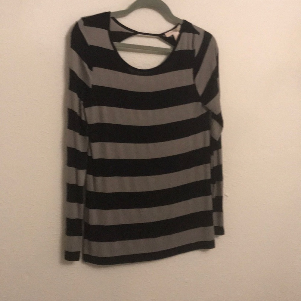 Keyhole back thin sweater